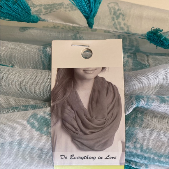 Starfish Infinity Scarf - Picture 5 of 5